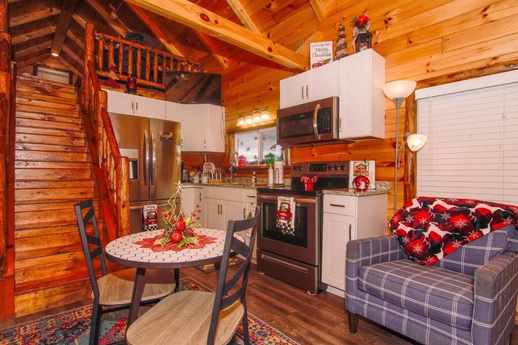 Charming Lakeview Cabin Near Geneva-On-The-Lake! Аштабула Екстер'єр фото